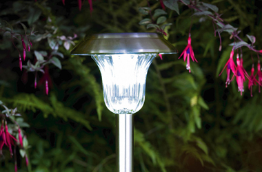 How to Buy a Solar Garden Light