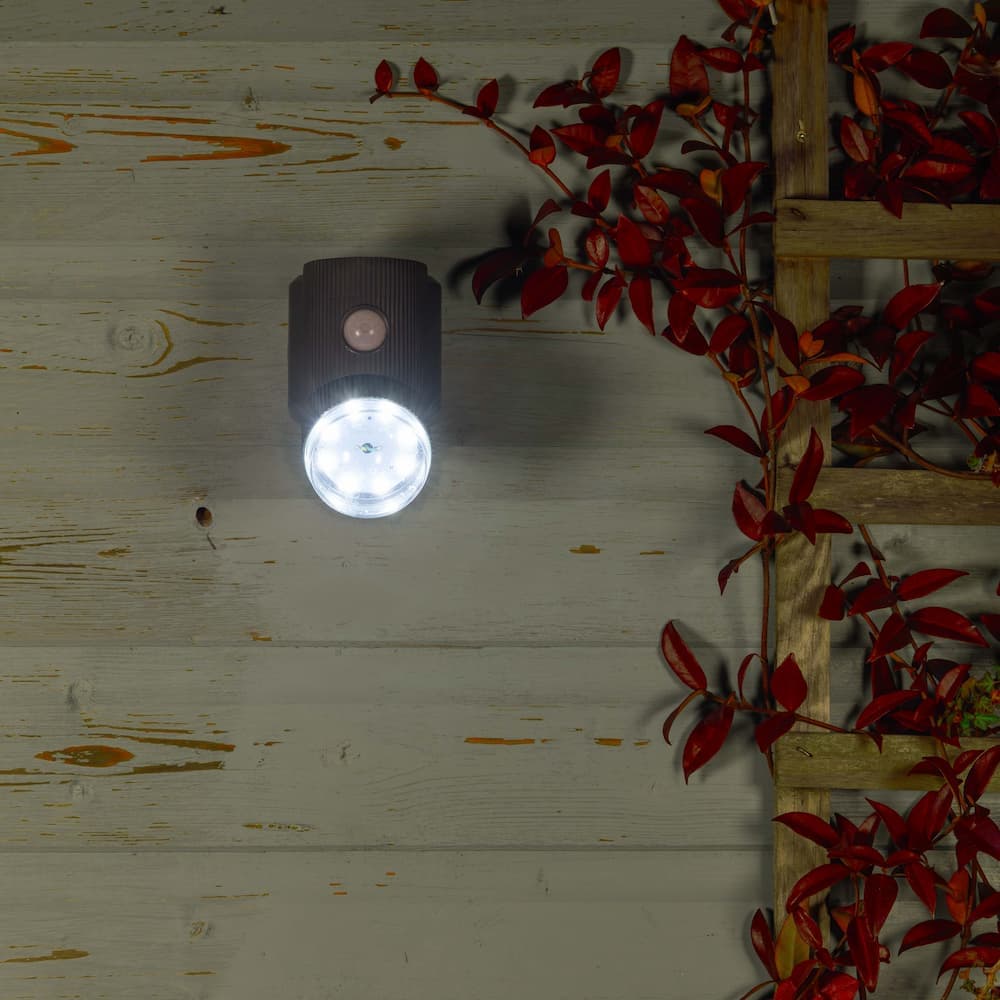 SentryTwist Solar Security Light key features