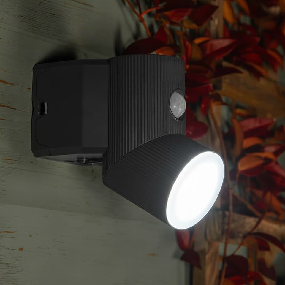 SentryTwist Solar Security Light view 4