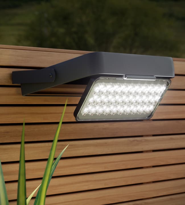 Shawford Remote Controlled Solar Security Floodlight